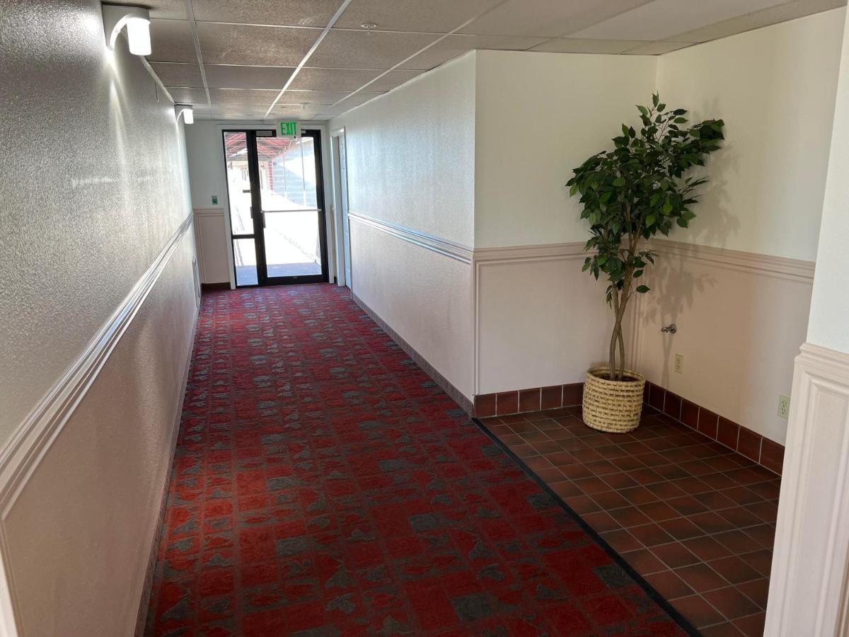 Oquirrh Mountain Inn Tooele Экстерьер фото